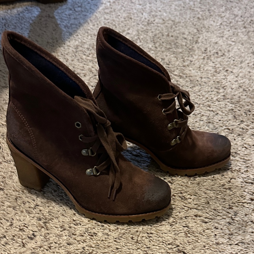 Ugg Brown Lace-Up Ankle Boots